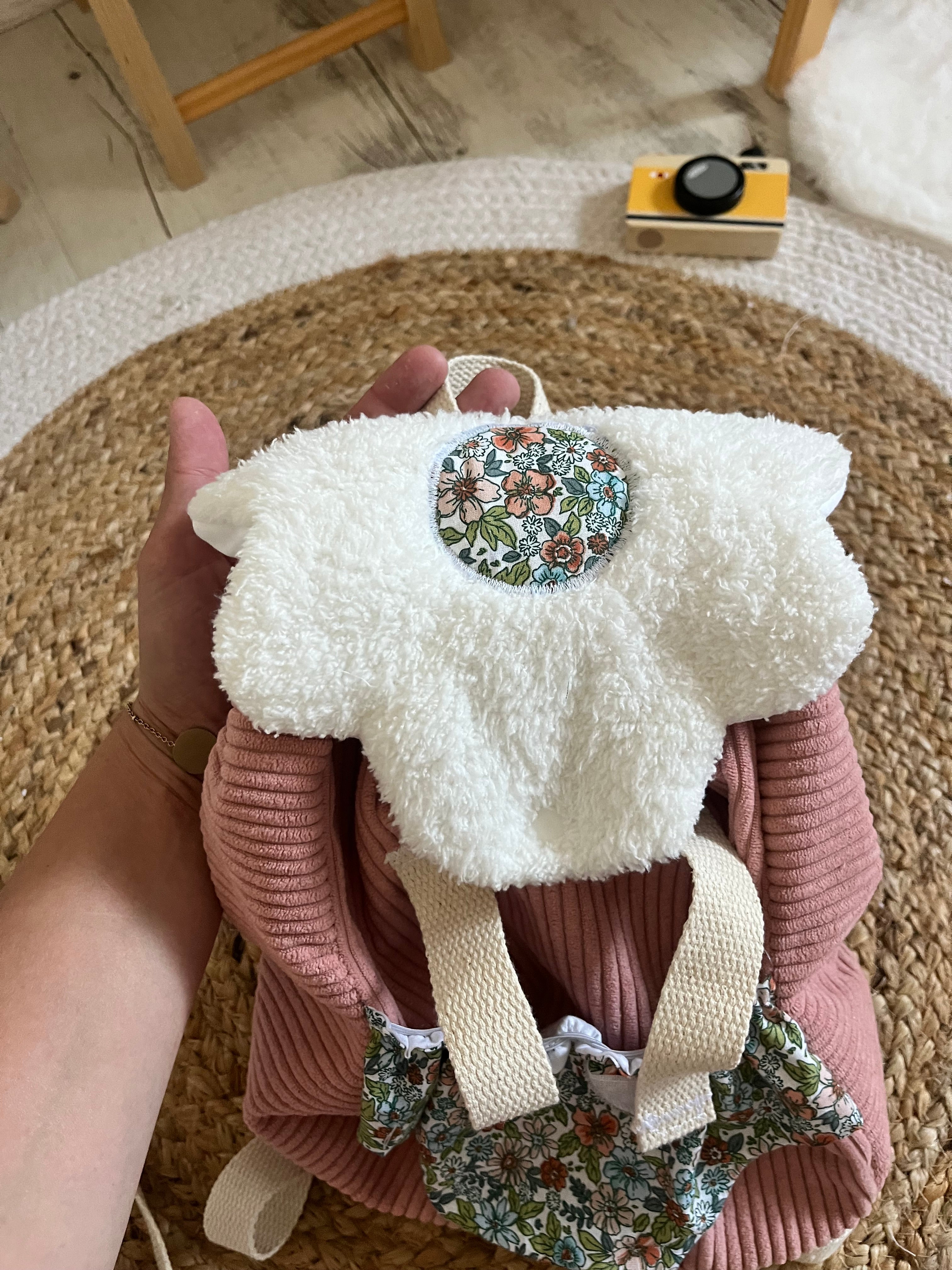 Sac à dos / porte poupée fleur vert