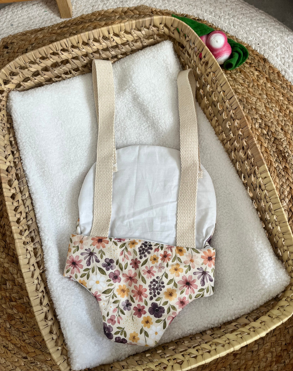Porte bébé /poupée fleur