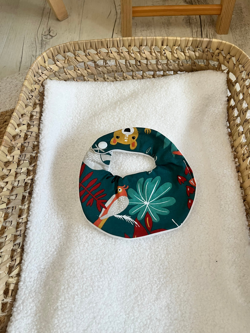 Bavoir poupée vert