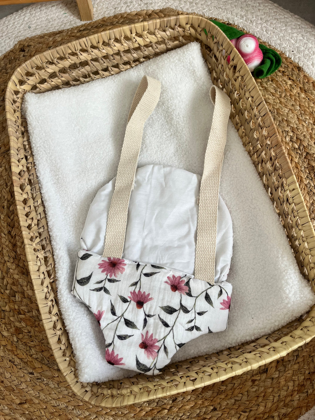 Porte bébé /poupée fleur
