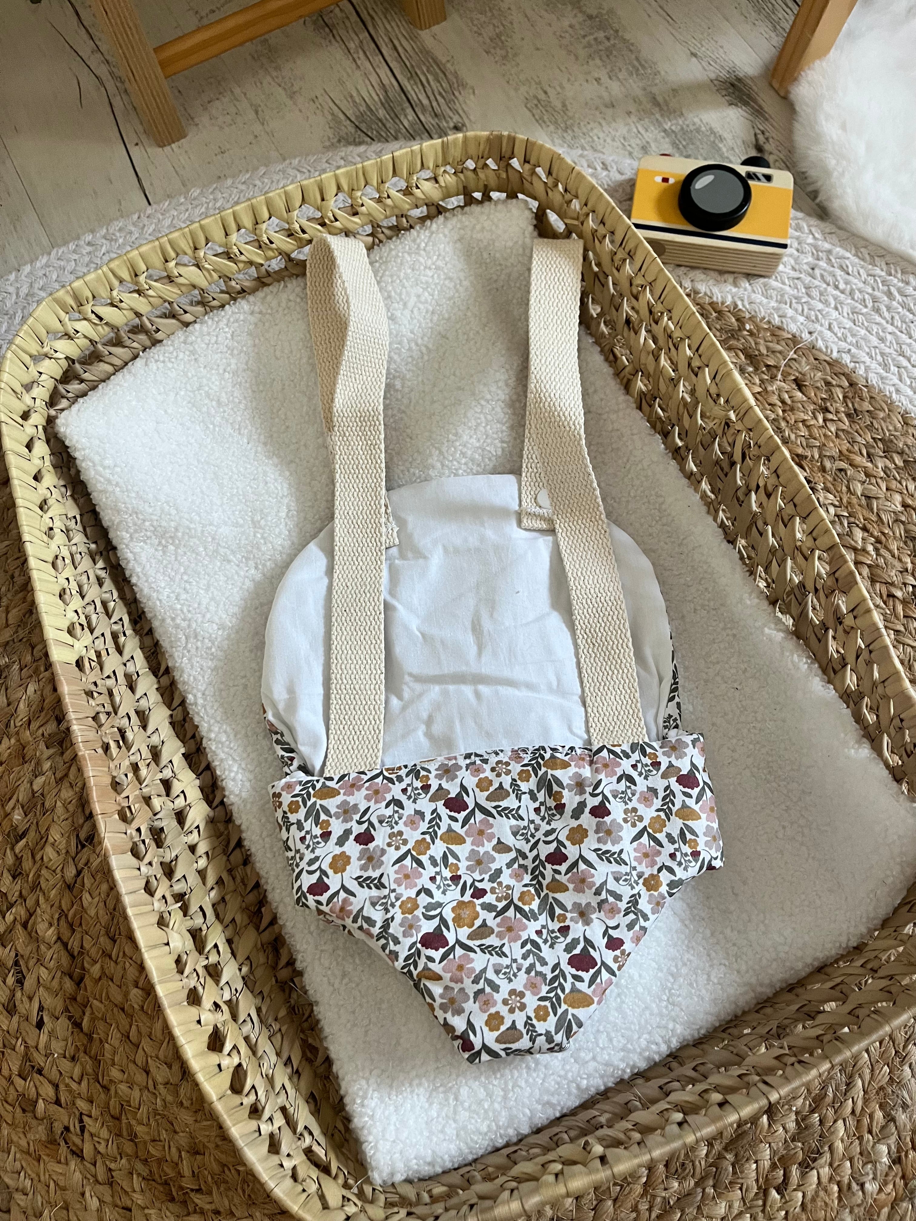 Porte bébé /poupée fleurie